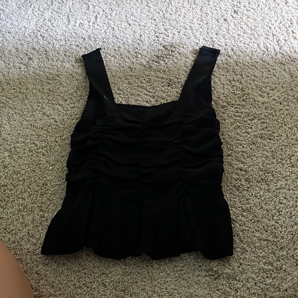 Lulu’s black top